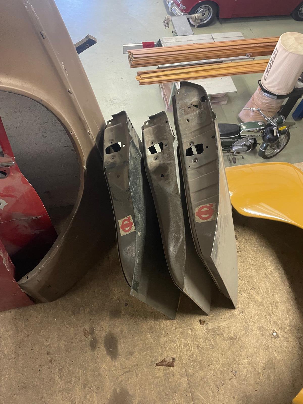 DEUREN/PORTIEREN VOLVO 144/145 en 164 EN DEURPLAAT VOLVO 144, Ophalen, Voor, Volvo, Deur