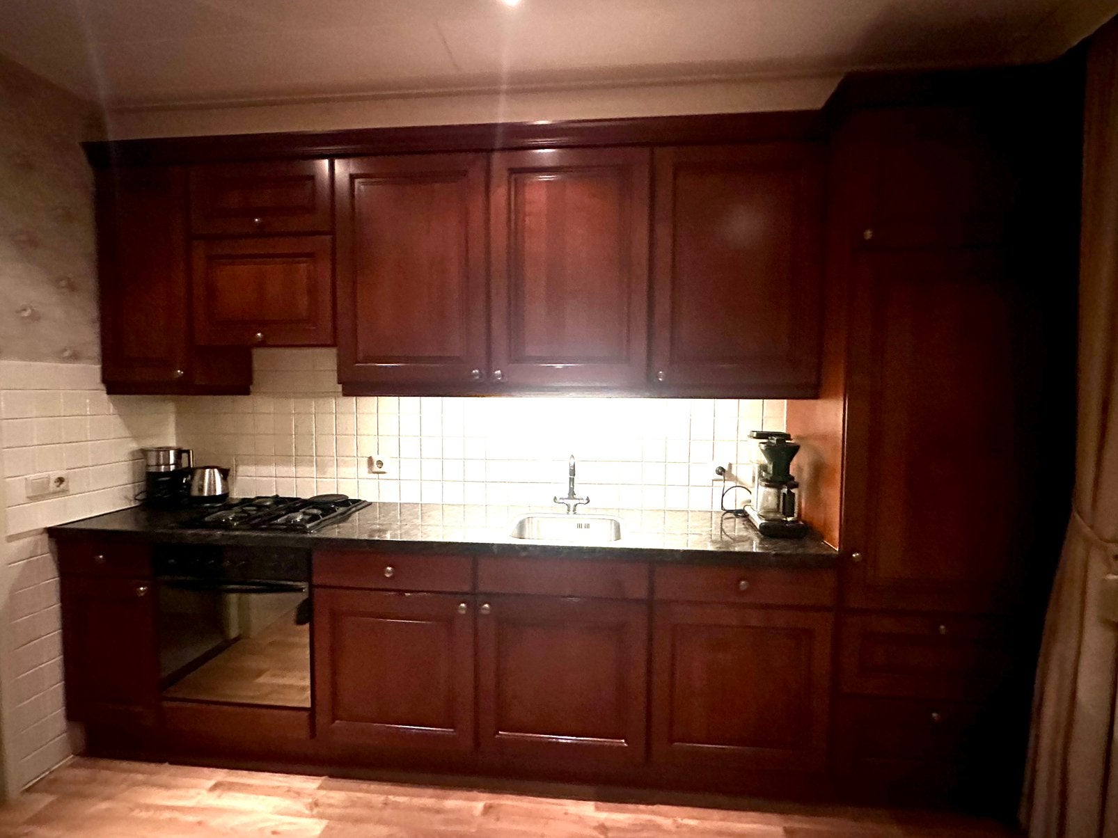 Mooie complete houten keuken – tegen elk aannemelijk bod!, Huis en Inrichting, Ophalen, Gebruikt, Bruin, Graniet of Steen