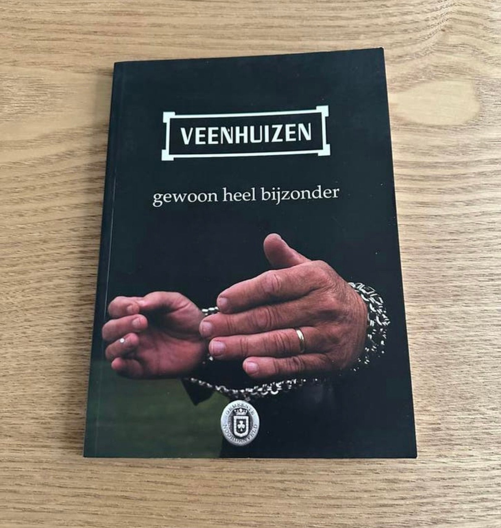 Veenhuizen. gewoon heel bijzonder., Ophalen of Verzenden, Gelezen