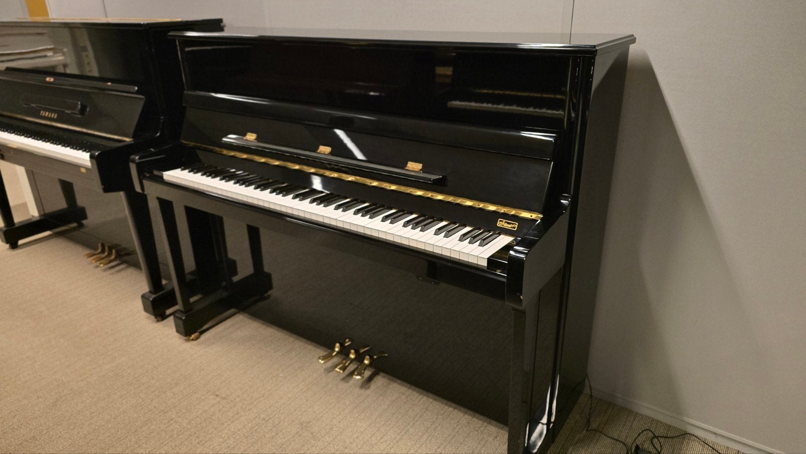 Yamaha V 118 ( silent) piano - garantie - gratis bezorgd, Ophalen of Verzenden, Zo goed als nieuw, Zwart, Piano