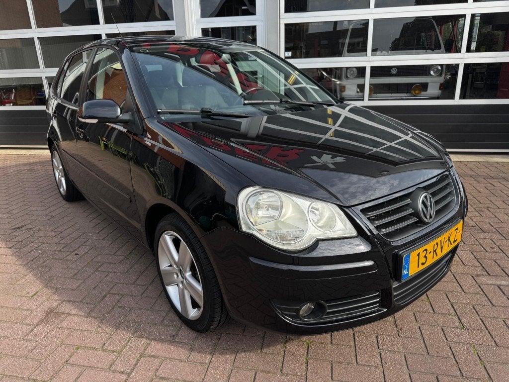 Volkswagen POLO 1.4-16V FSI SPORTLINE / CRUISECONTROL / AIRC, Voorwielaandrijving, 86 pk, 4 cilinders, Bluetooth