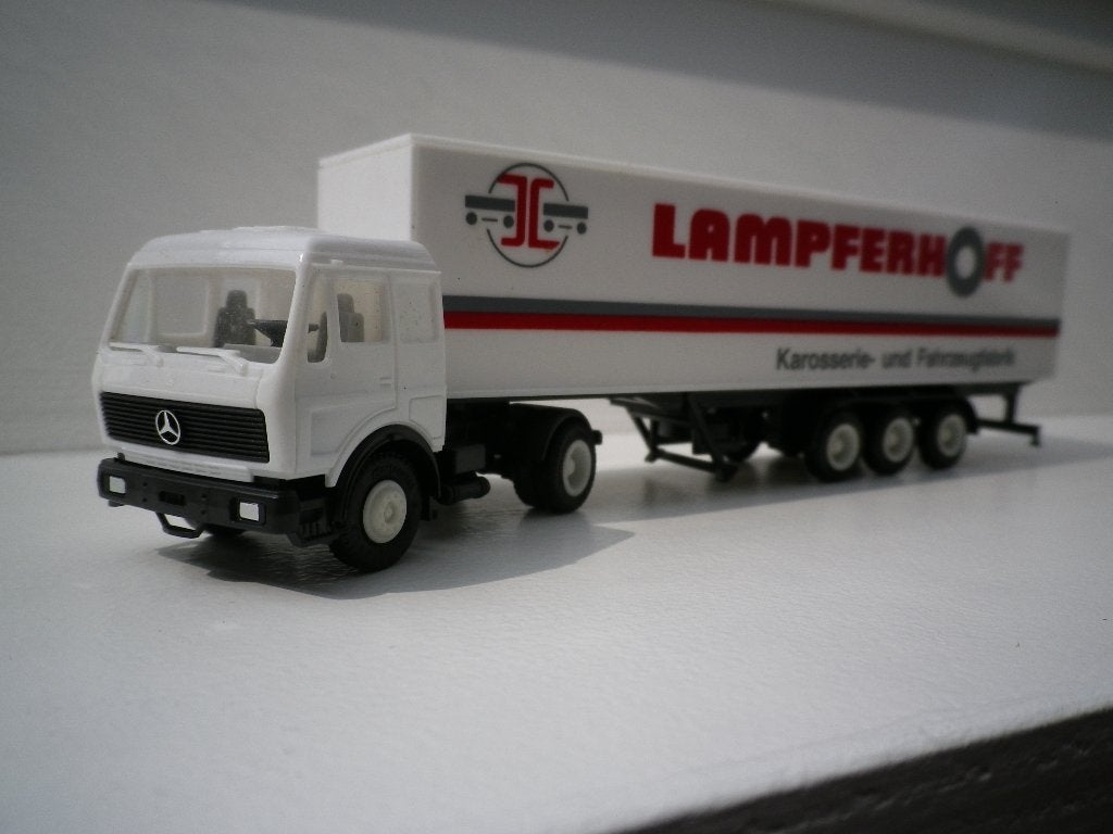 Herpa Mercedes ng trailer Lampferhof Karosserie, Ophalen of Verzenden, Zo goed als nieuw, Bus of Vrachtwagen, Herpa