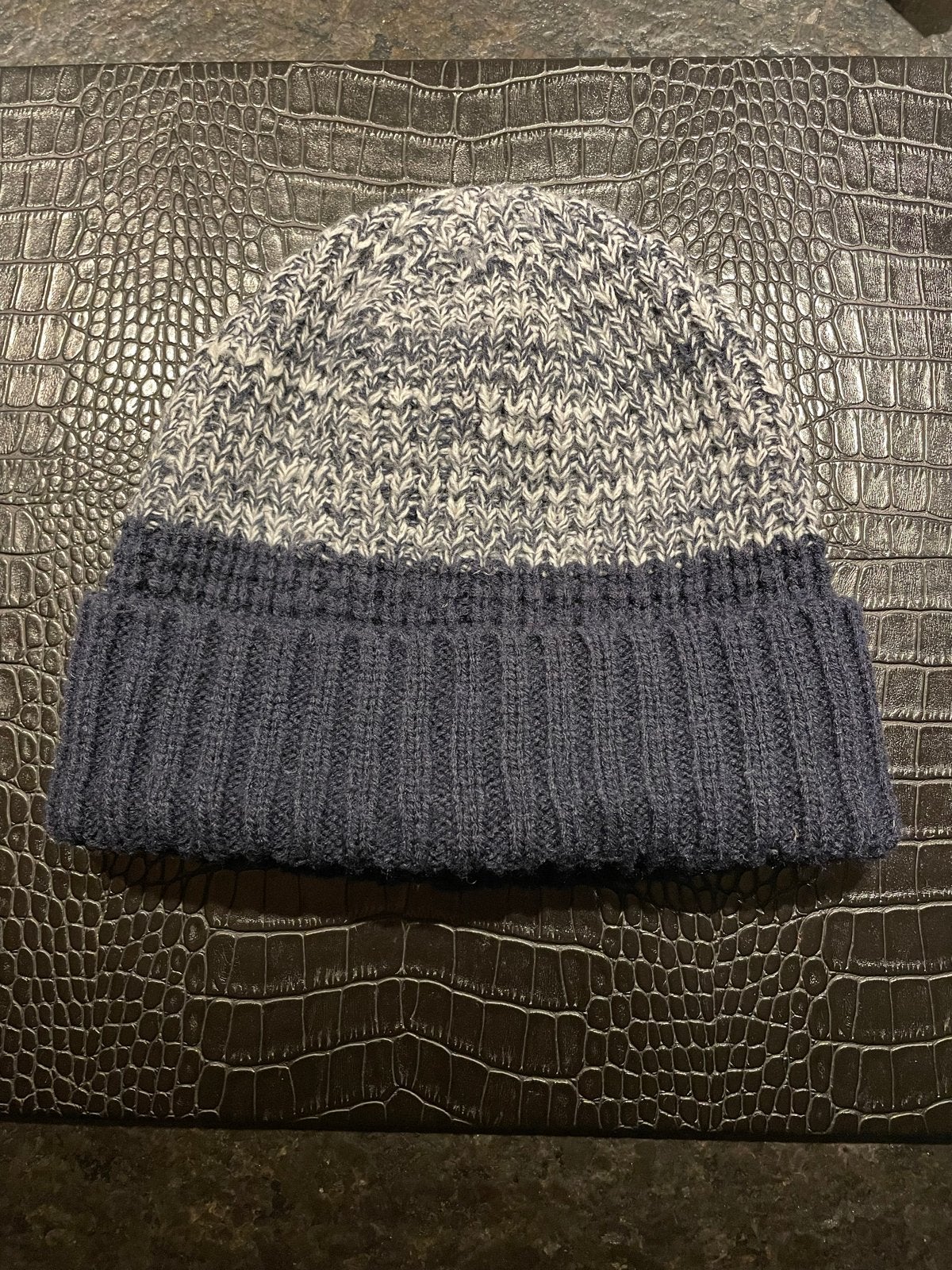 Hema Donkerblauw/Witte Muts - One Size, Kleding | Heren, Mutsen, Sjaals en Handschoenen, Ophalen of Verzenden, Gedragen, Muts