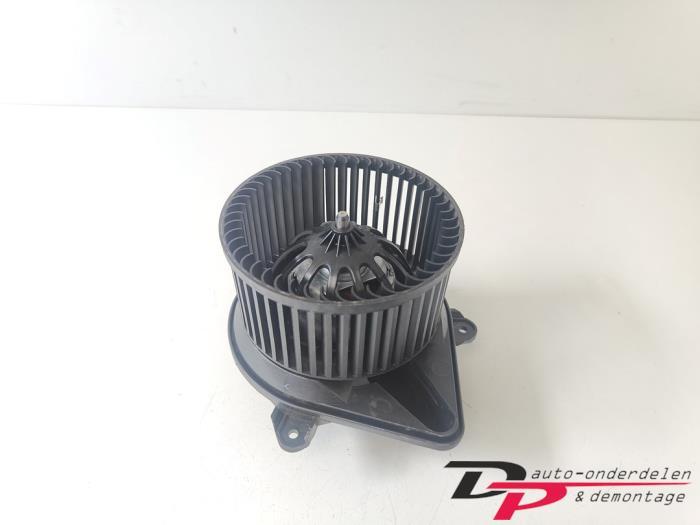Kachel Ventilatiemotor van een Opel Vivaro