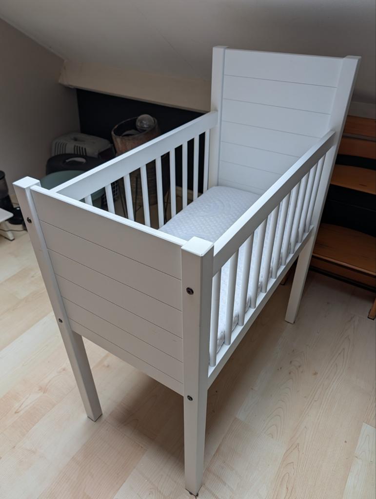 Kidsmill Noa 2 witte Wieg met Matrasje, Ophalen, Zo goed als nieuw, Wieg