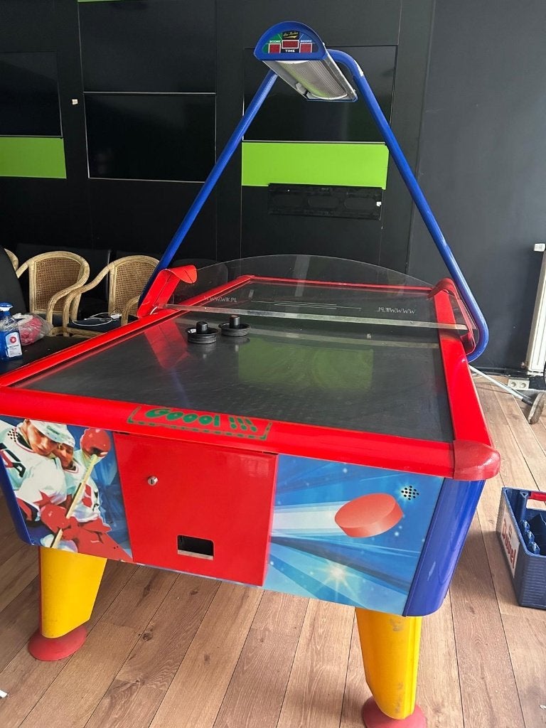AIR HOCKEY WIK 8ft uit exploitatie, Ophalen, Gebruikt