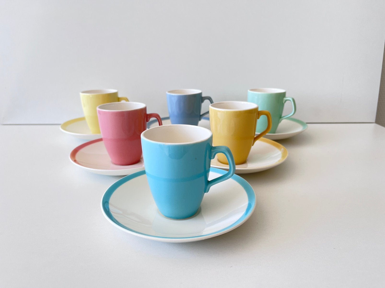 Pastel regout kop en schotels pastel servies, Antiek en Kunst, Curiosa en Brocante, Ophalen of Verzenden