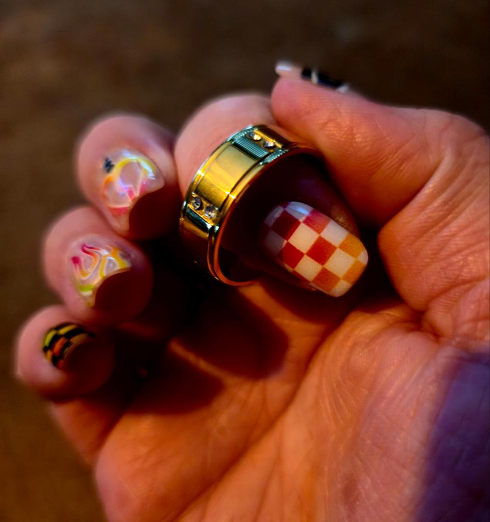 Goudkleurige ring met steentjes, grote maat, Sieraden, Tassen en Uiterlijk, Ringen, Overige materialen, 20 of groter, Ophalen of Verzenden