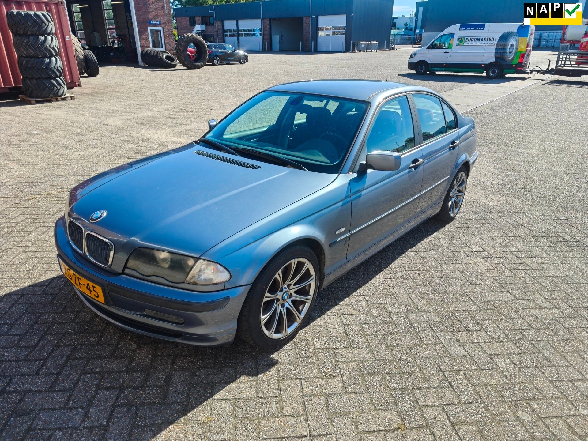 BMW 3-serie 318i Executive Inruilkoopje!, Auto's, Metallic lak, Achterwielaandrijving, Gebruikt, 4 cilinders