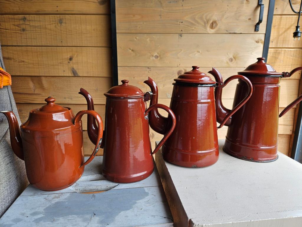 Set van 4 vintage emaille koffiepotten - bruin, Ophalen of Verzenden