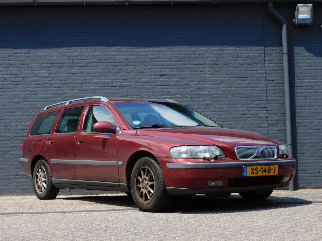 Volvo V70 2.4 Comfort Line DEALER ONDERHOUDEN! RIJD PERFECT!, Auto's, Oldtimers, Stof, Zwart, 11 km/l, 2435 cc