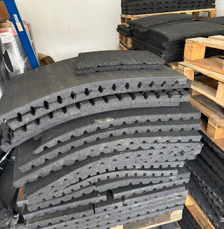 20 m2 rubberen stal mat matten snijmatten 4 cm dik, Dieren en Toebehoren, Stalling en Weidegang, Rubberen matten, 4 cm dik, Zwart