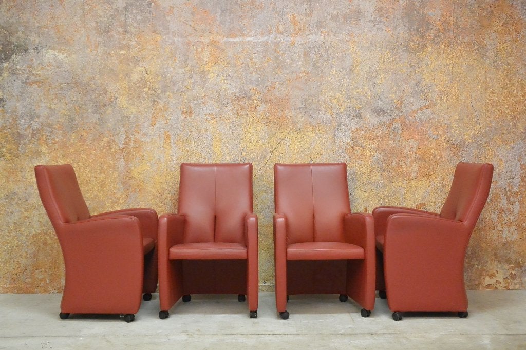 ZGAN 4 rode leren verrijdbare Leolux Lapita design stoelen, Leolux, Leolux, Ophalen of Verzenden, Zo goed als nieuw