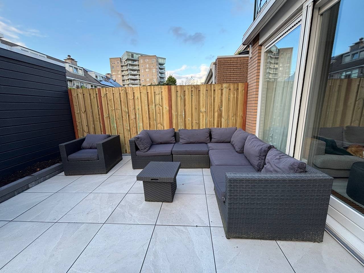 GRATIS: complete loungeset + kussens + opbergbox, Tuin en Terras, Ophalen, Kunststof, Gebruikt, Bijzettafel