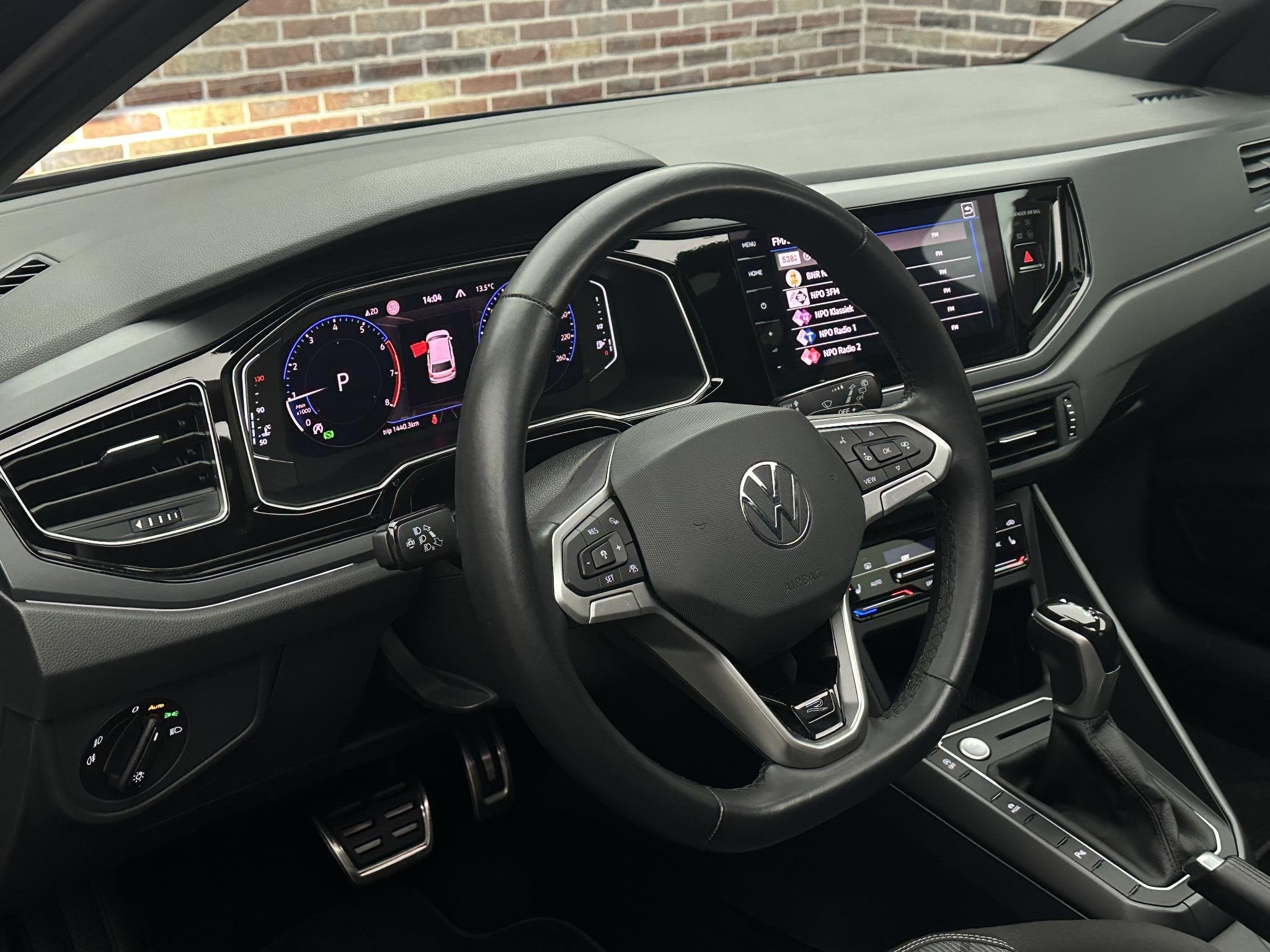 Volkswagen Polo 1.0 TSI R-Line Business IQ VIRTUAL PANORAMA, Stof, Gebruikt, Euro 6, Overige kleuren