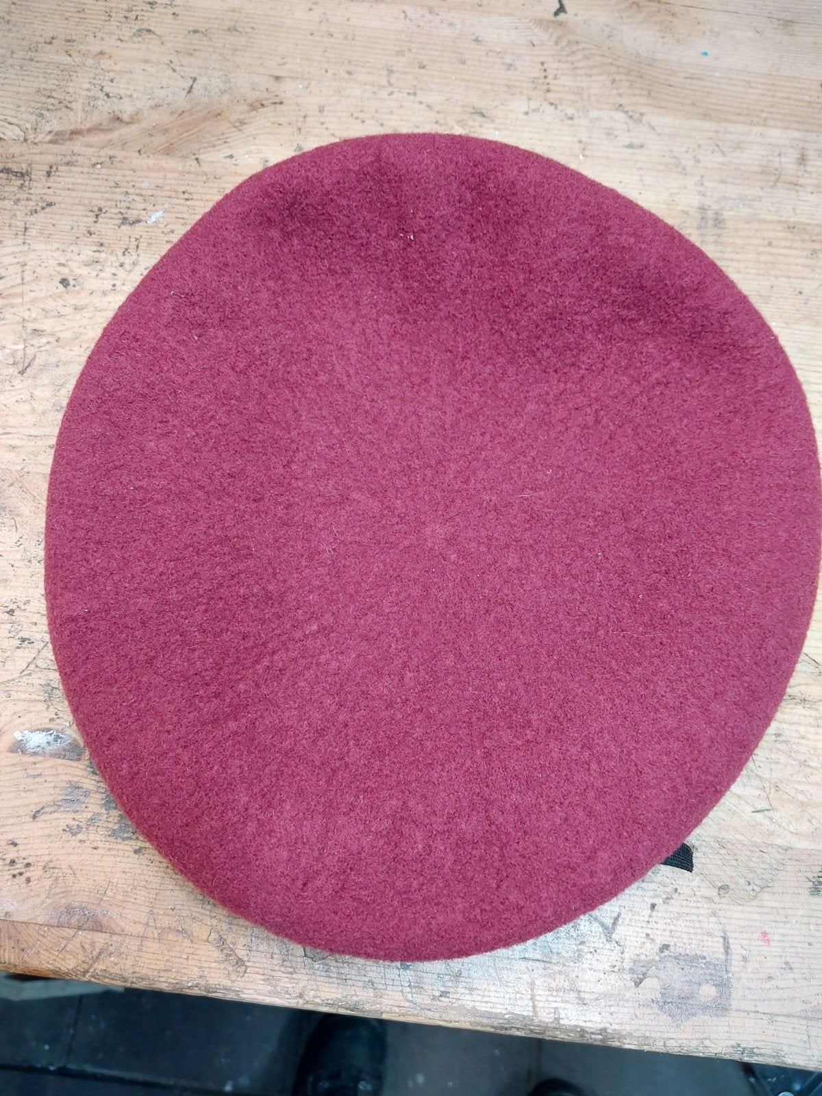 Baret rood/maroon., Ophalen of Verzenden, Luchtmacht, Nederland, Helm of Baret