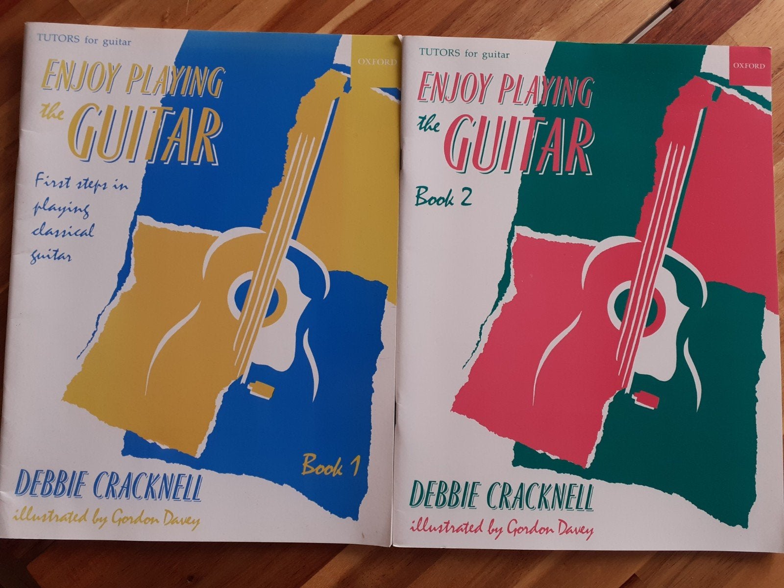 Lesboeken gitaar: Enjoy playing guitar deel 1 en 2, Ophalen of Verzenden, Gelezen, Instrument