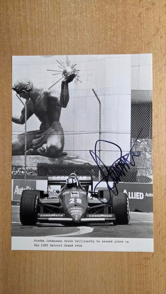Gesigneerde Ferrari Foto's, Ophalen of Verzenden, Zo goed als nieuw