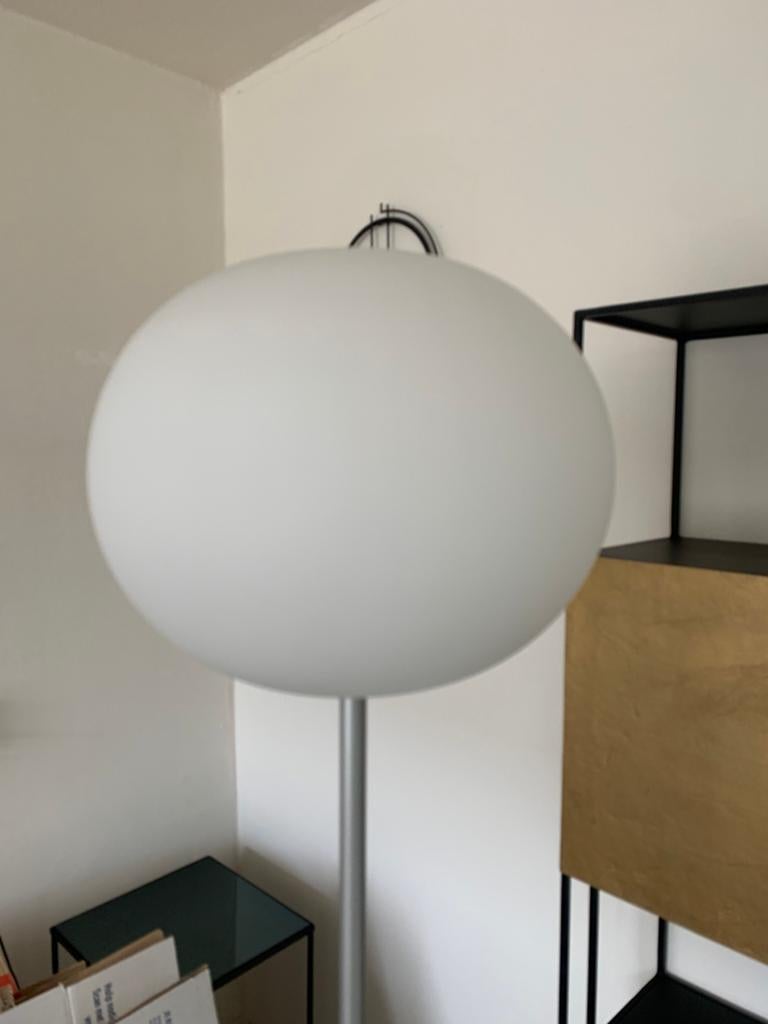 Flos Glo-Ball vloerlamp Jasper Morrison met zilveren voet, Ophalen of Verzenden, 150 tot 200 cm