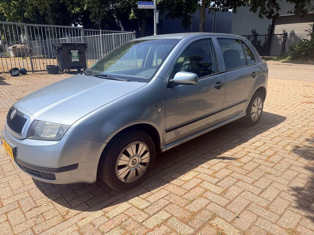 Skoda Fabia 1.4 Benzine - APK 04-2027 - Airco - rijdt goed, Auto's, Skoda, Voorwielaandrijving, 4 cilinders, Origineel Nederlands
