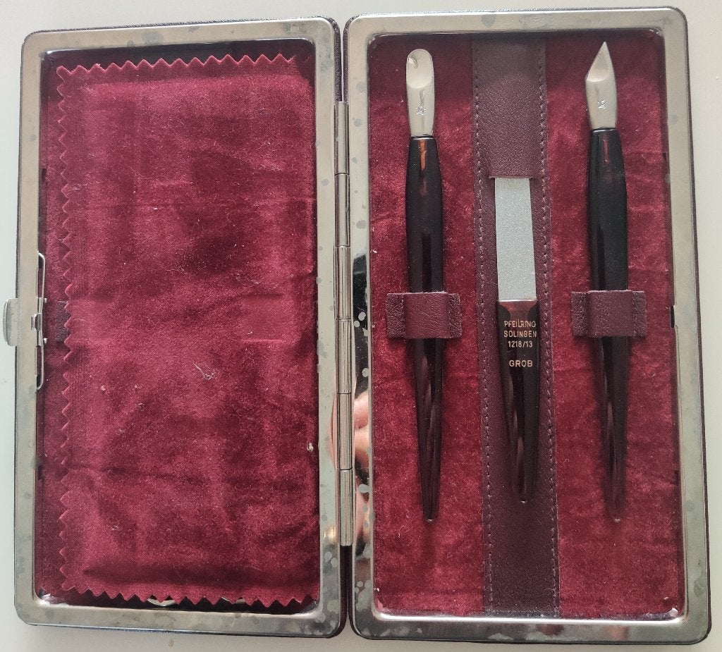 Vintage manicure set . Pfeilring Solingen, Ophalen of Verzenden, Zo goed als nieuw, Overige typen