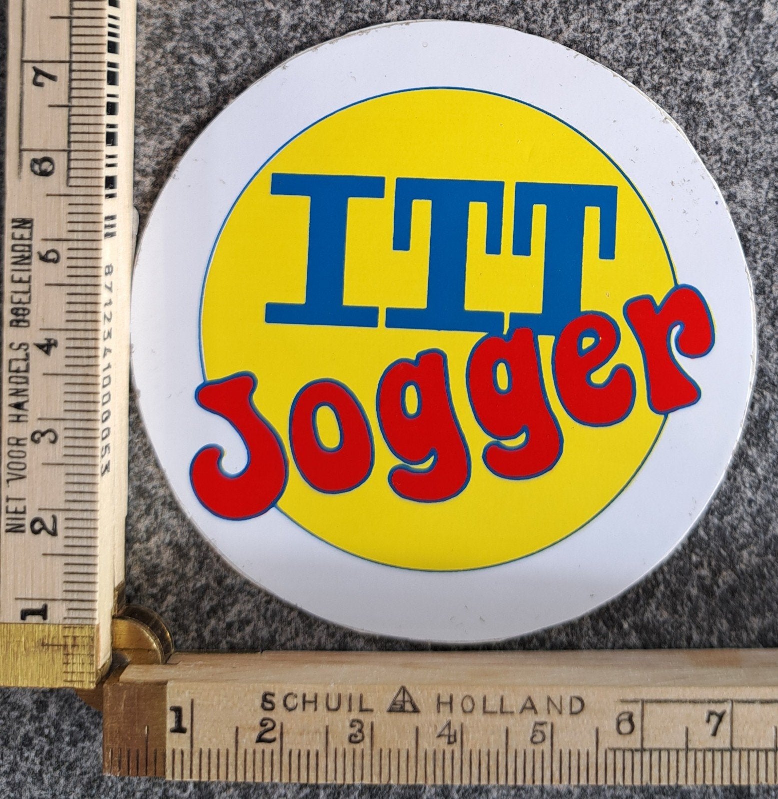 vintage sticker ITT jogger computer specialist IT, Verzamelen, Ophalen of Verzenden, Zo goed als nieuw