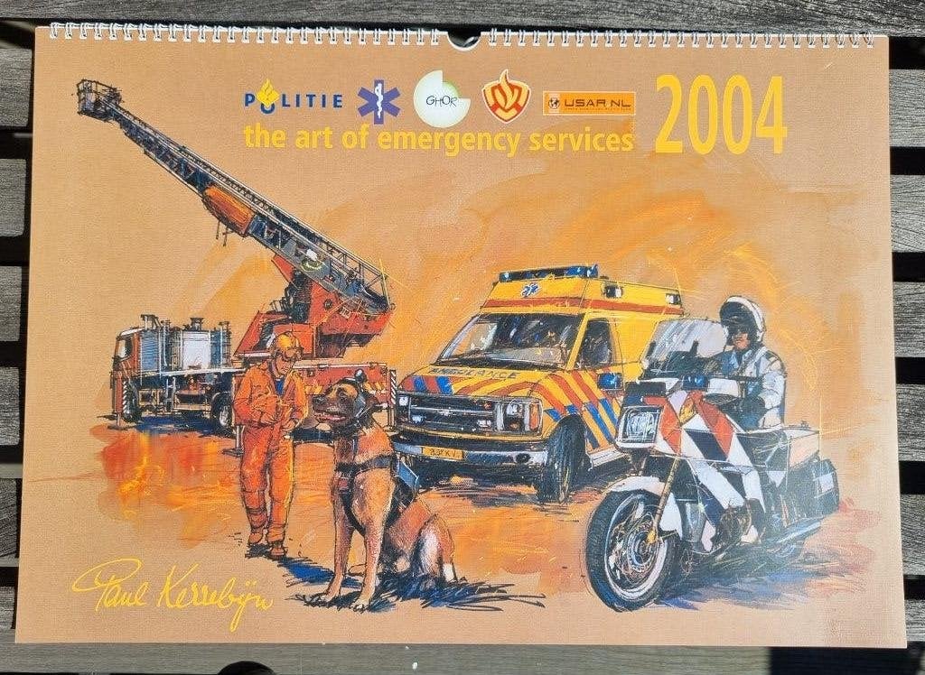 Kalender 2004 Brandweer, Politie, Ambulance, Den Haag, Diversen, Kalenders, Ophalen of Verzenden, Maandkalender, Zo goed als nieuw