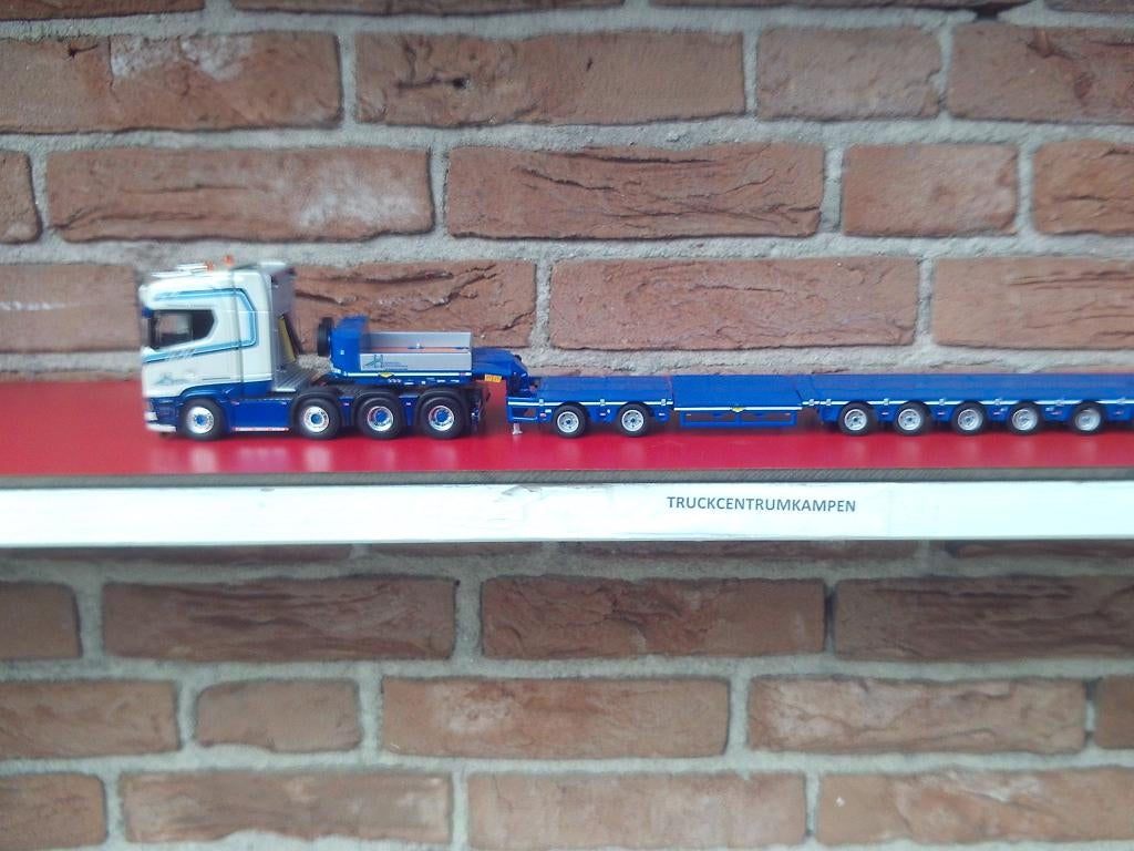 WSI  Scania  S  Highline  van  L. A. van  den  Heuvel.