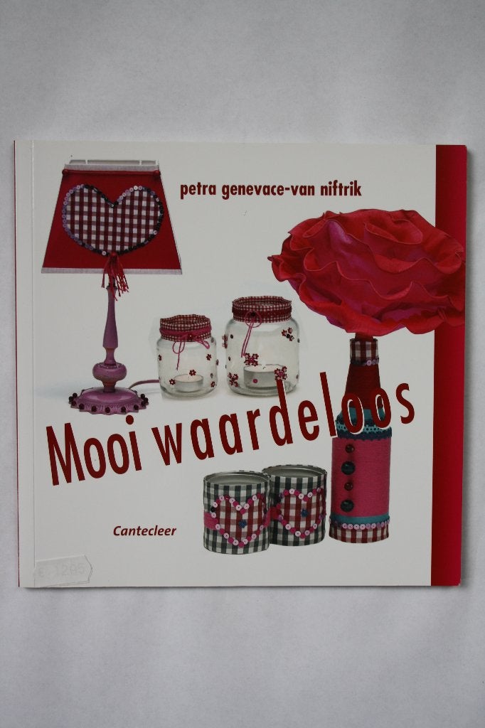 Mooi Waardeloos, Ophalen of Verzenden, Nieuw, Overige onderwerpen, Petra van niftrik