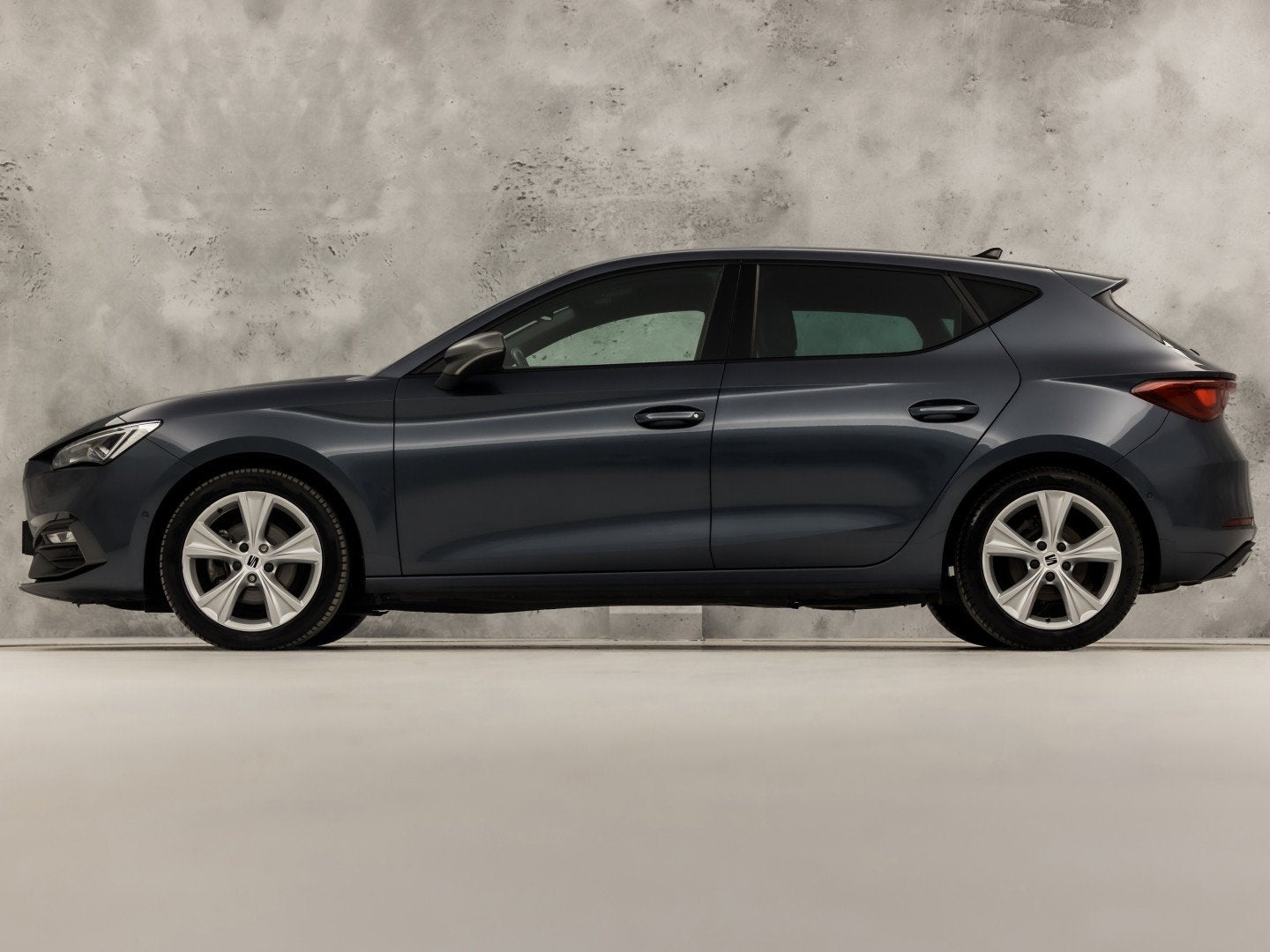 SEAT Leon 1.0 TSI FR Sport (APPLE CARPLAY, GROOT NAVI, GETIN, 12 maanden, Gebruikt, Leon, Leder en Stof