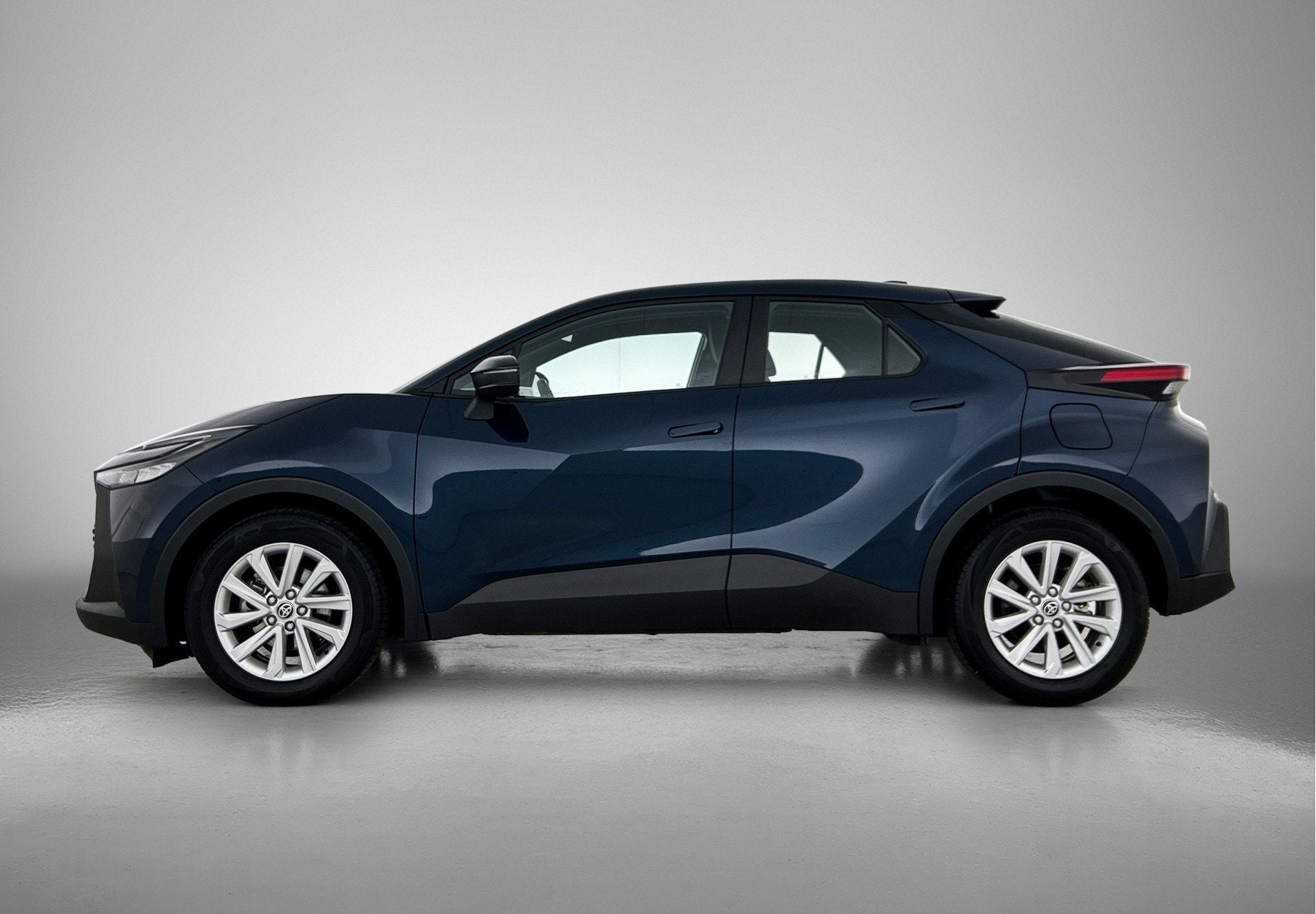Toyota C-HR 1.8 Hybrid 140 Active | BTW voertuig | Dealer on, Auto's, Stof, 4 cilinders, Blauw, Bedrijf