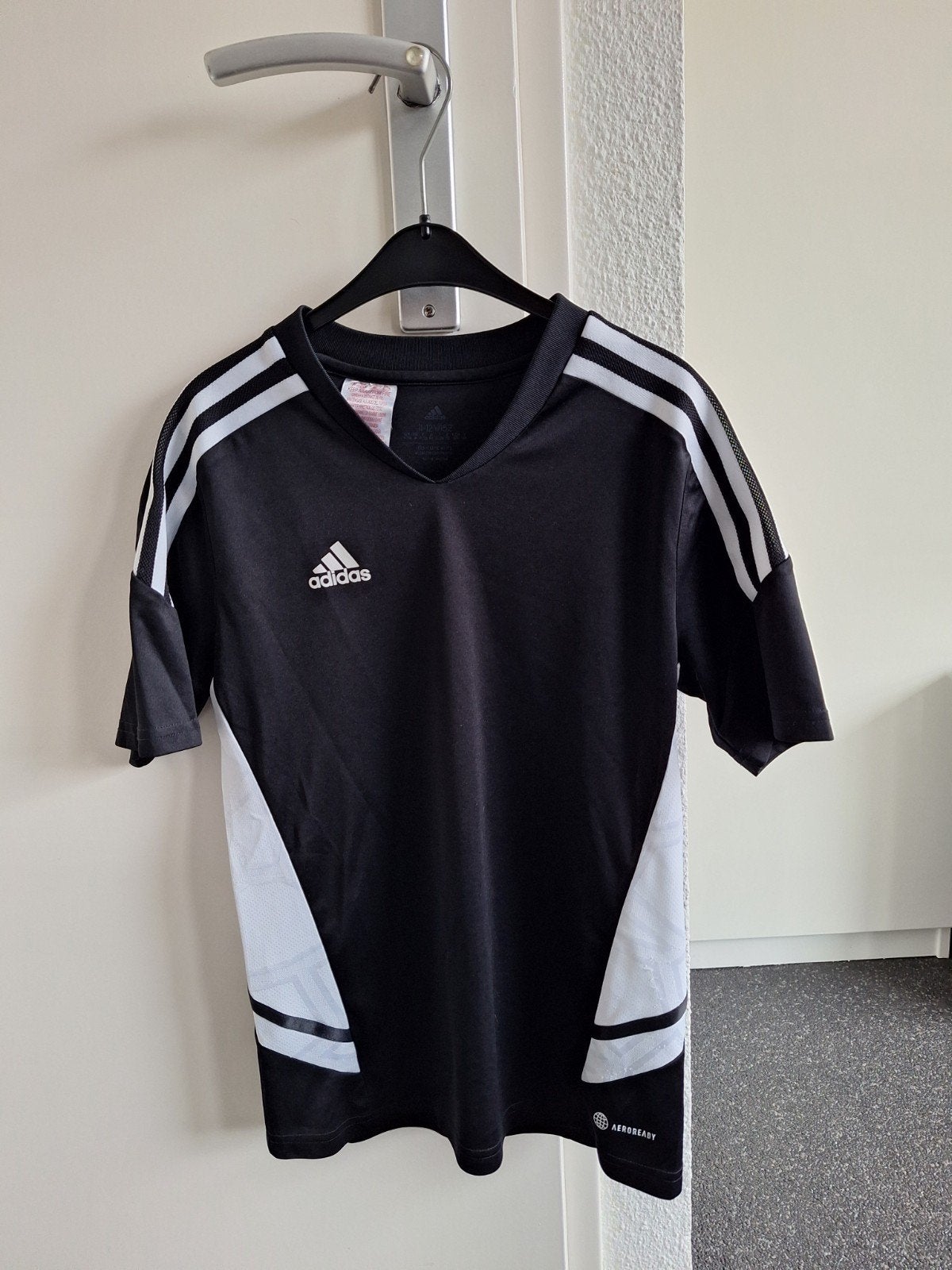 Adidas Voetbalset zwart - shirt en broekje (maat 152), Ophalen of Verzenden, Zo goed als nieuw, Adidas, Jongen of Meisje