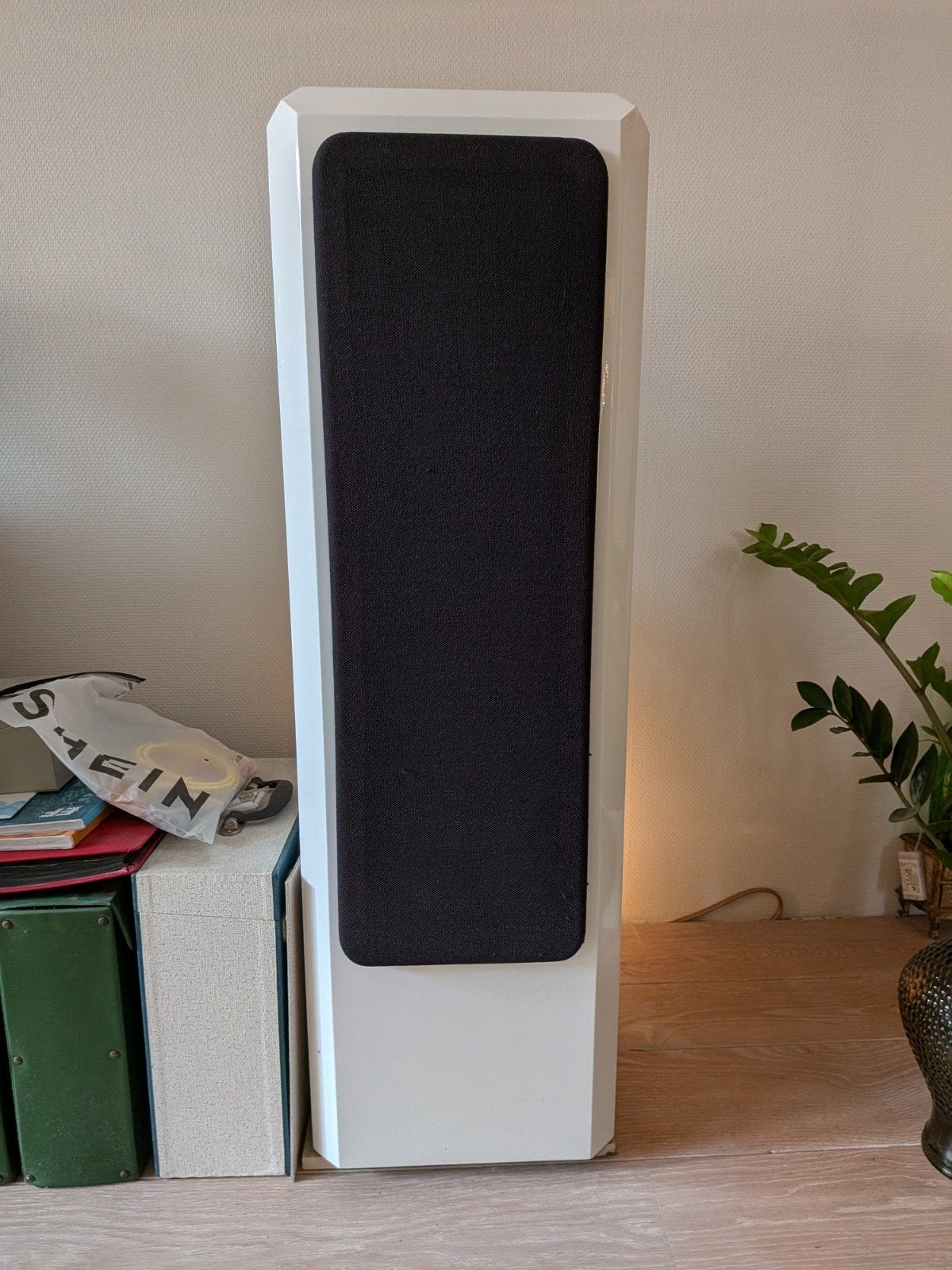 Translator Reference Wit, Vloerstaande luidspreker, 120 tot 150 watt, Zo goed als nieuw, Geschikt voor surround/home cinema