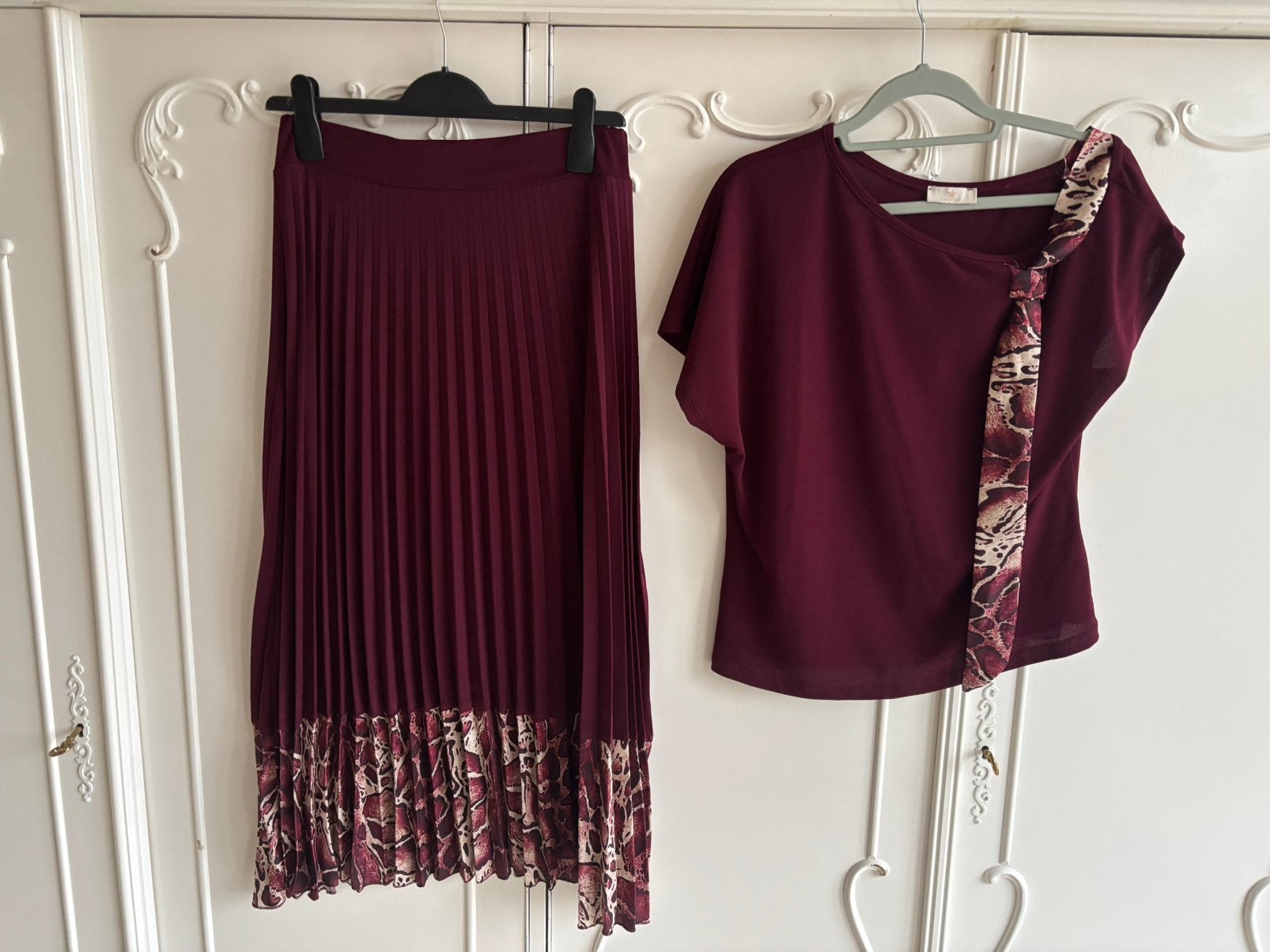 Nieuw Bordeaux maxi rok en shirt Made In Italy maat M 38, Maat 38/40 (M), Nieuw, Ophalen of Verzenden, Rood