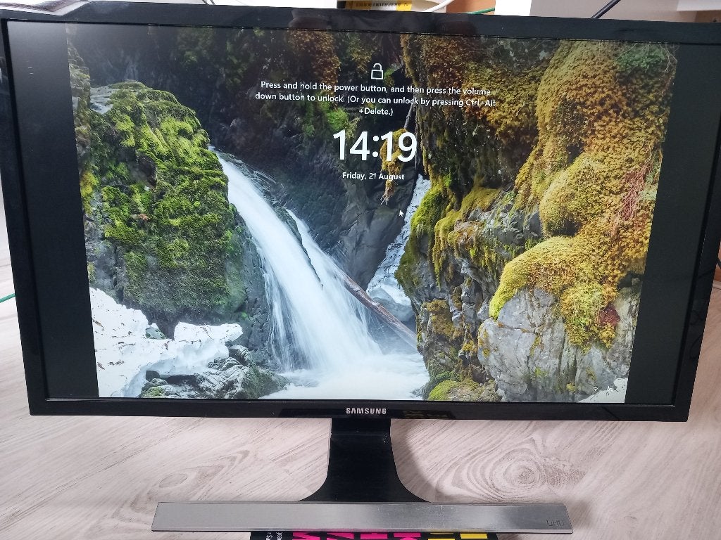 Samsung 28 inch 4K Ultra HD Monitor (LU28E590DS) - 1ms, Ultra HD (4K), TN, 60 Hz of minder, Ophalen
