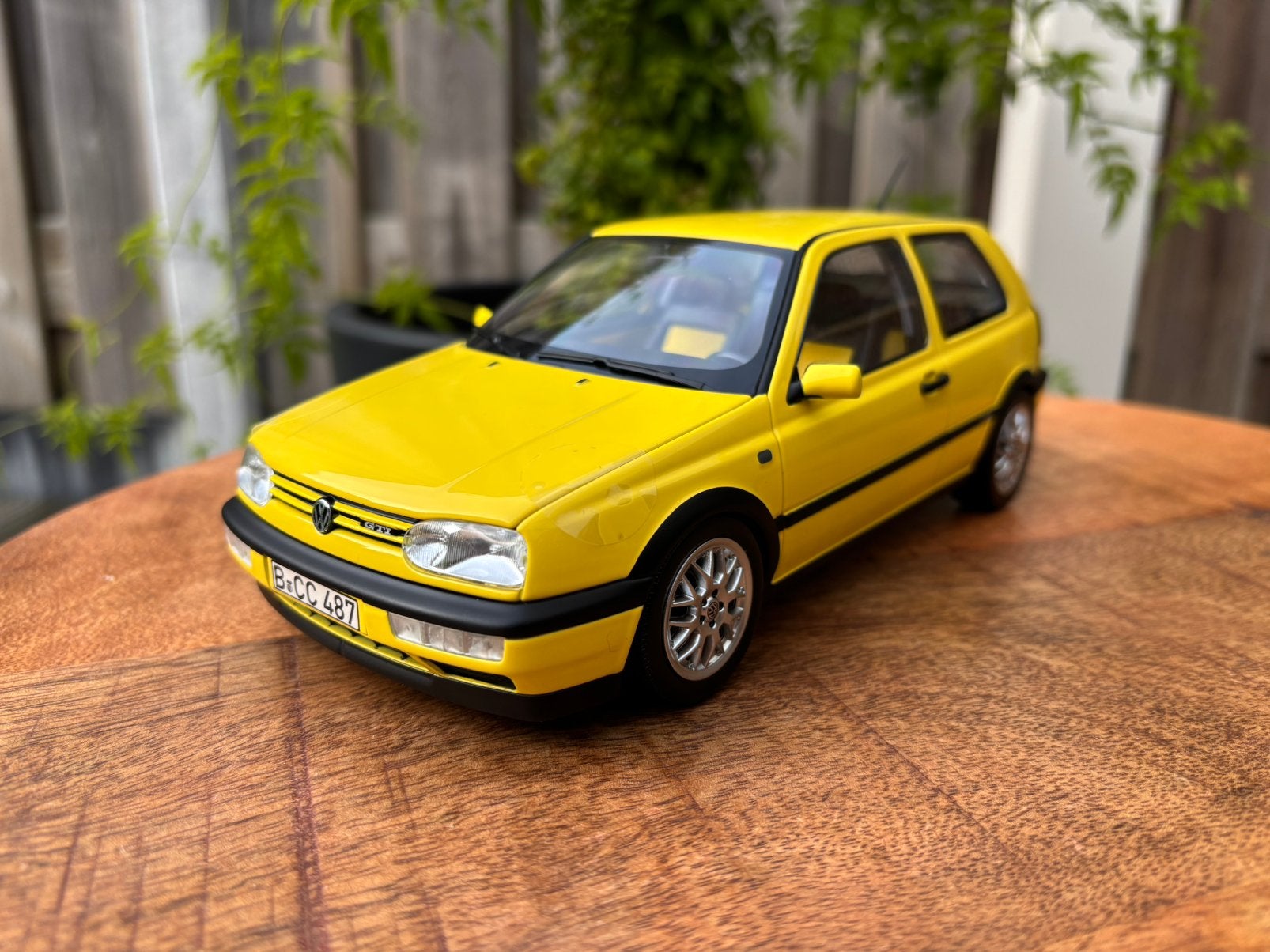 Norev Volkswagen Golf 3 GTI Colour Concept geel 1:18, Hobby en Vrije tijd, Modelauto's | 1:18, Ophalen of Verzenden, Zo goed als nieuw