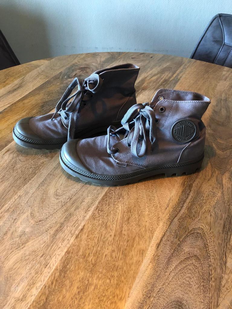 Palladium damesschoenen maat 41, Ophalen, Sneakers of Gympen, Grijs, Gedragen