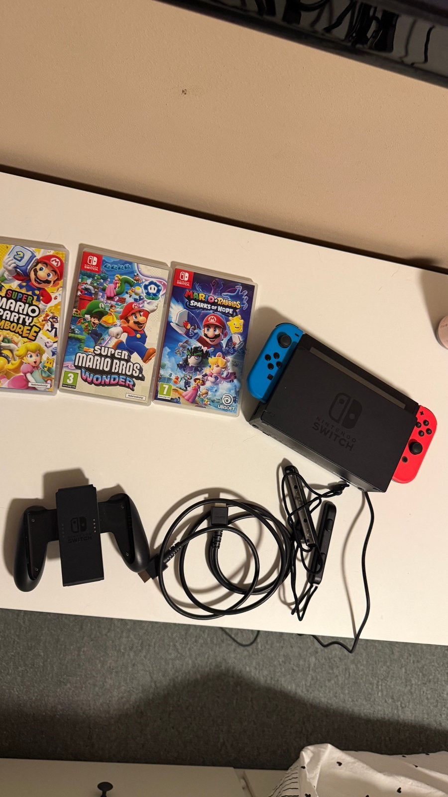 Nintendo switch+spellen+HDMI kabel, Spelcomputers en Games, Ophalen, Zo goed als nieuw, Met 2 controllers, Switch Original