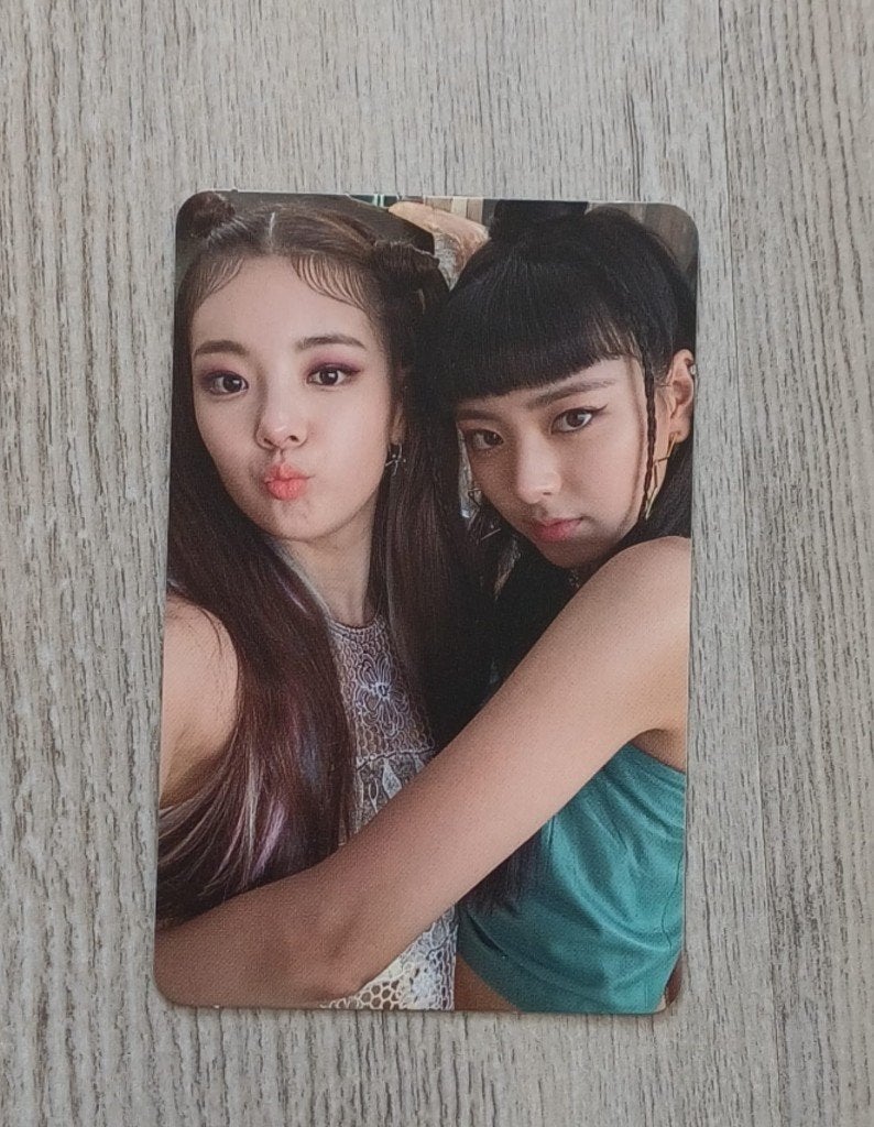 Photocard ITZY - NOT SHY Yuna and Lia, Ophalen of Verzenden, Zo goed als nieuw, Foto of Kaart