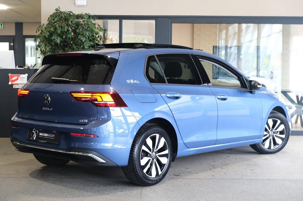 Volkswagen Golf 8.5 1.5 eTSI 115PK DSG Goal Edition Pano Nav, Zwart, 4 cilinders, Lichtsensor, Blauw