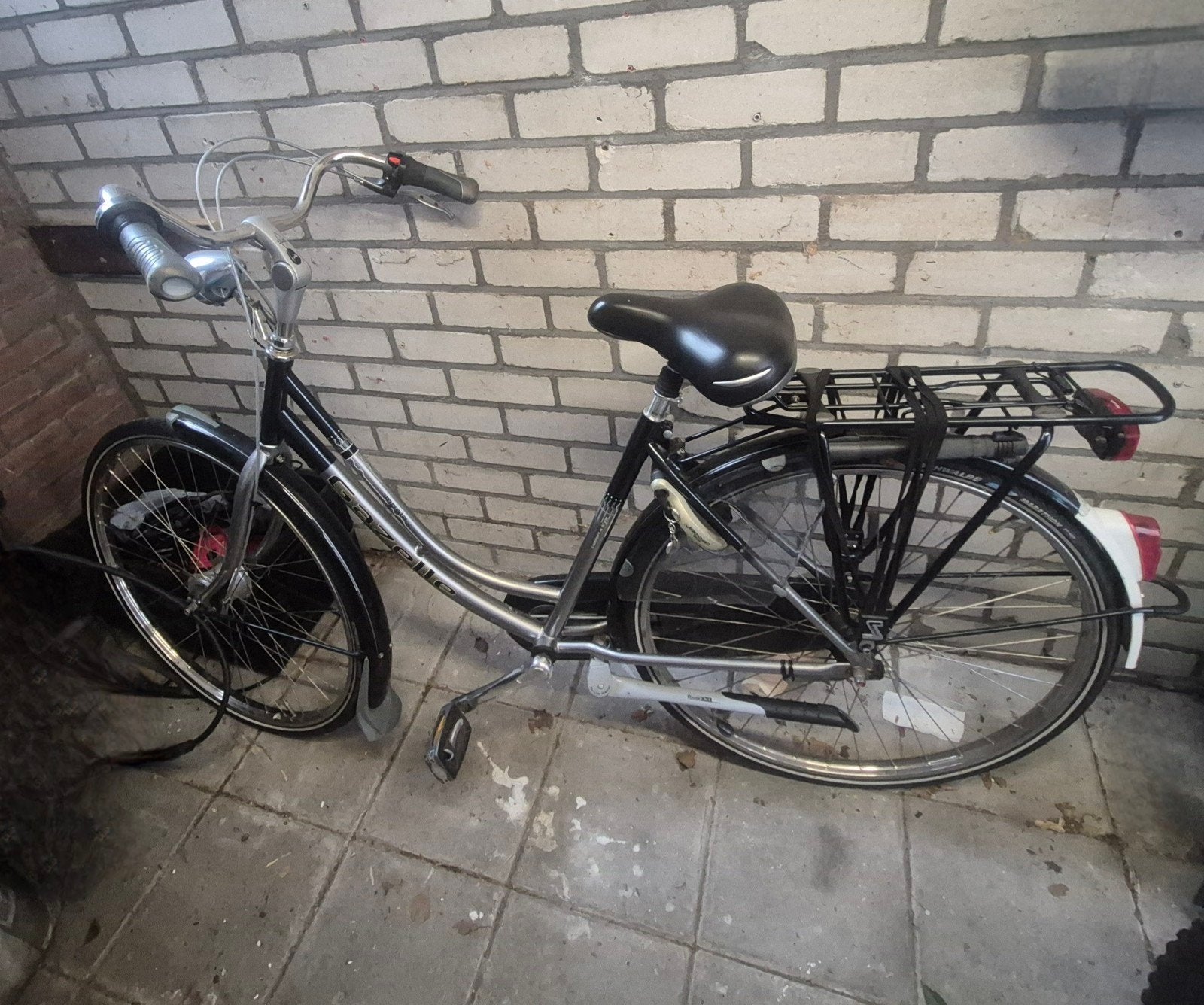 Gazelle Impala damesfiets met 2 sleutels en pomp, Fietsen en Brommers, Versnellingen, Ophalen of Verzenden, Gazelle, Trommelrem