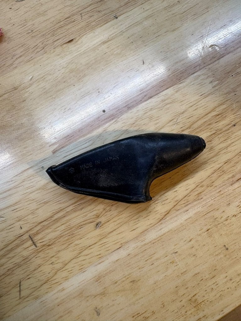 28. Suzuki Brake Lever cover 57341-40001, Motoren, Ophalen of Verzenden