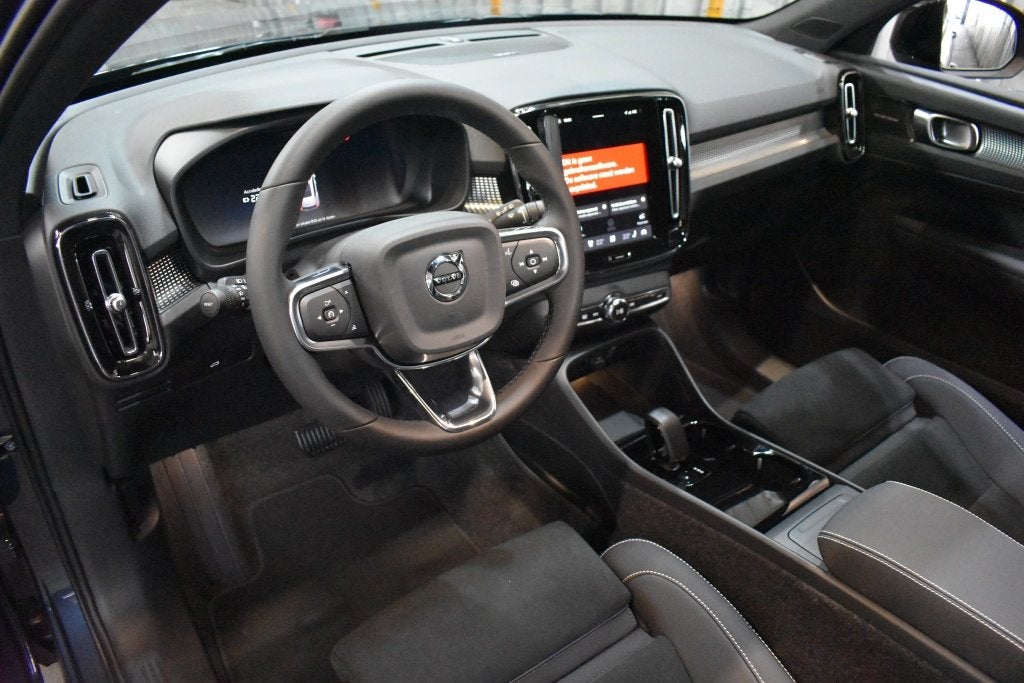 Volvo EX40 [ DVVS ] Twin Motor AWD Ultra Europa Black Editio, Automaat, 0 cilinders, Blauw, Vierwielaandrijving