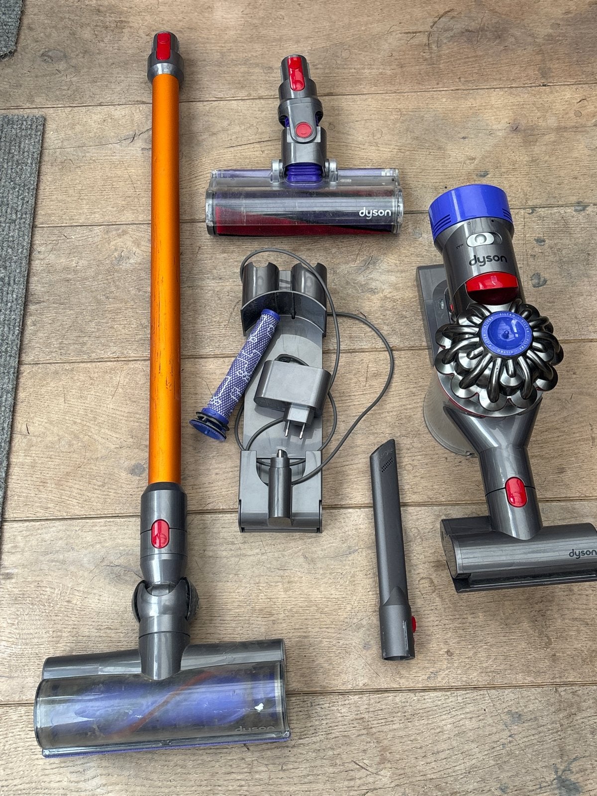 Onderdelen Dyson V8 - Accu, motor, borstels, oplader, Ophalen, Niet werkend