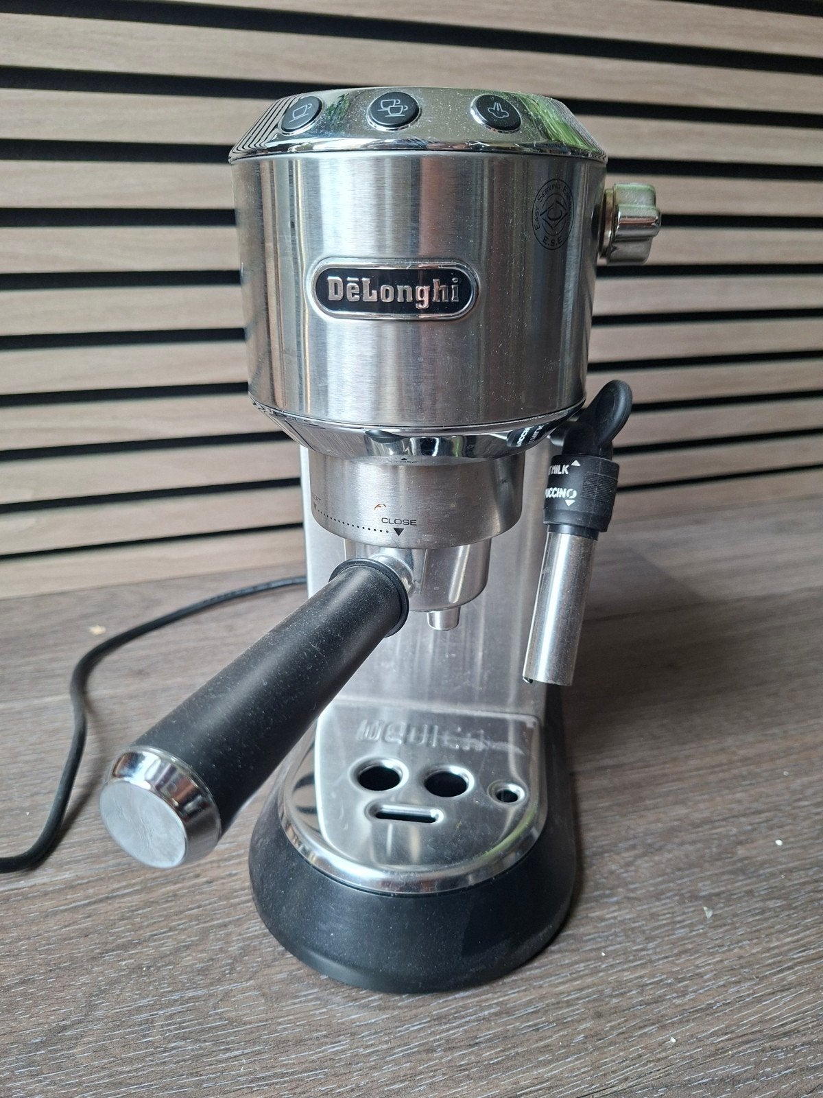DeLonghi Dedica Style EC685.M Espressomachine, Gebruikt, Espresso apparaat, Gemalen koffie, Ophalen of Verzenden