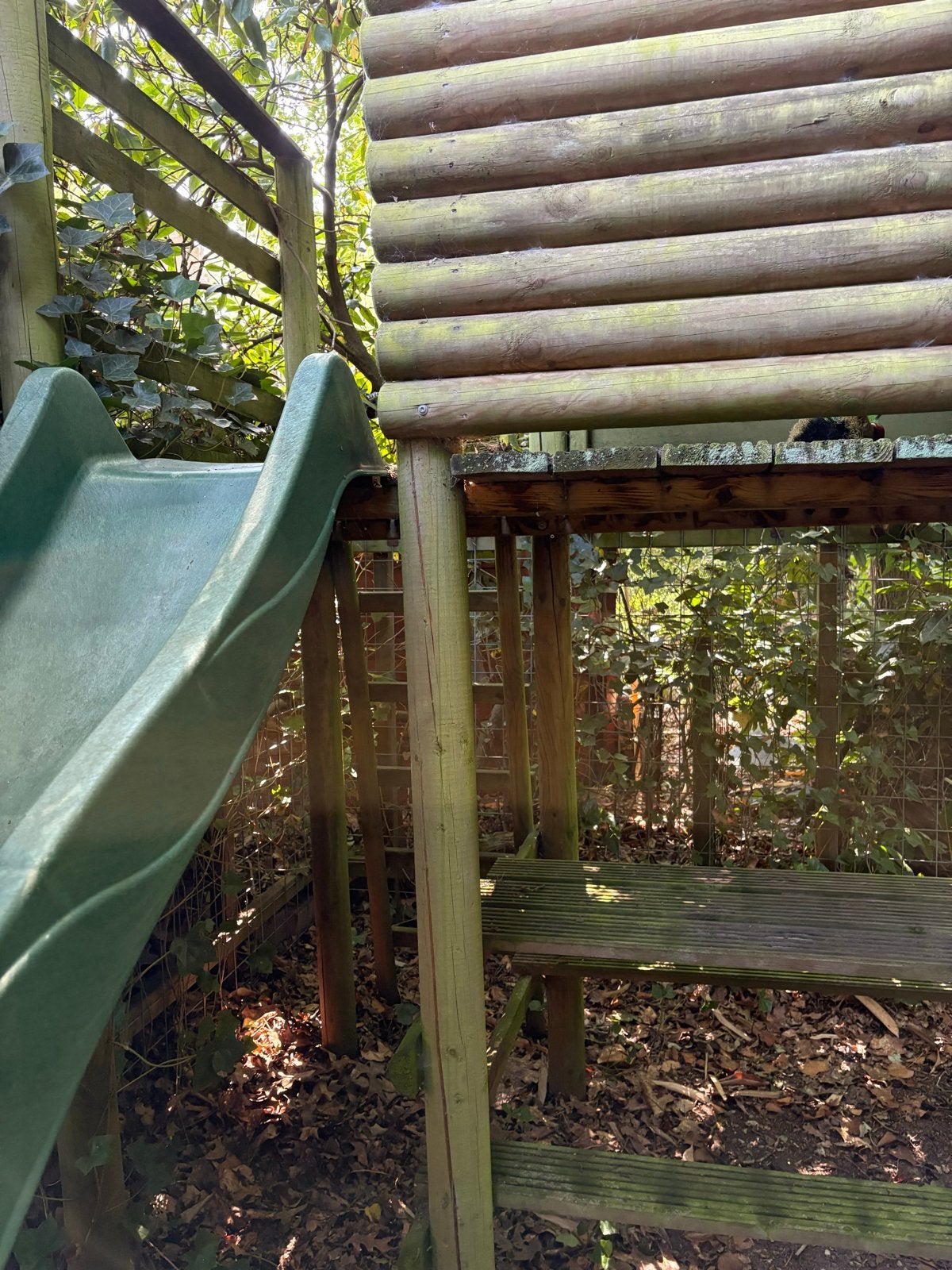 Speelhuisje met glijbaan, 2 schommels en nestschommel, Kinderen en Baby's, Speelgoed | Buiten | Speeltoestellen, Ophalen, Gebruikt