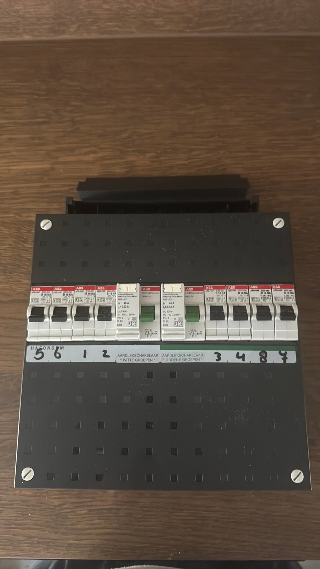 ABB HAF Groepenkast – 8 Groepen + 2 Aardlekschakelaars, Ophalen of Verzenden, Gebruikt, ABB, Groepenkast