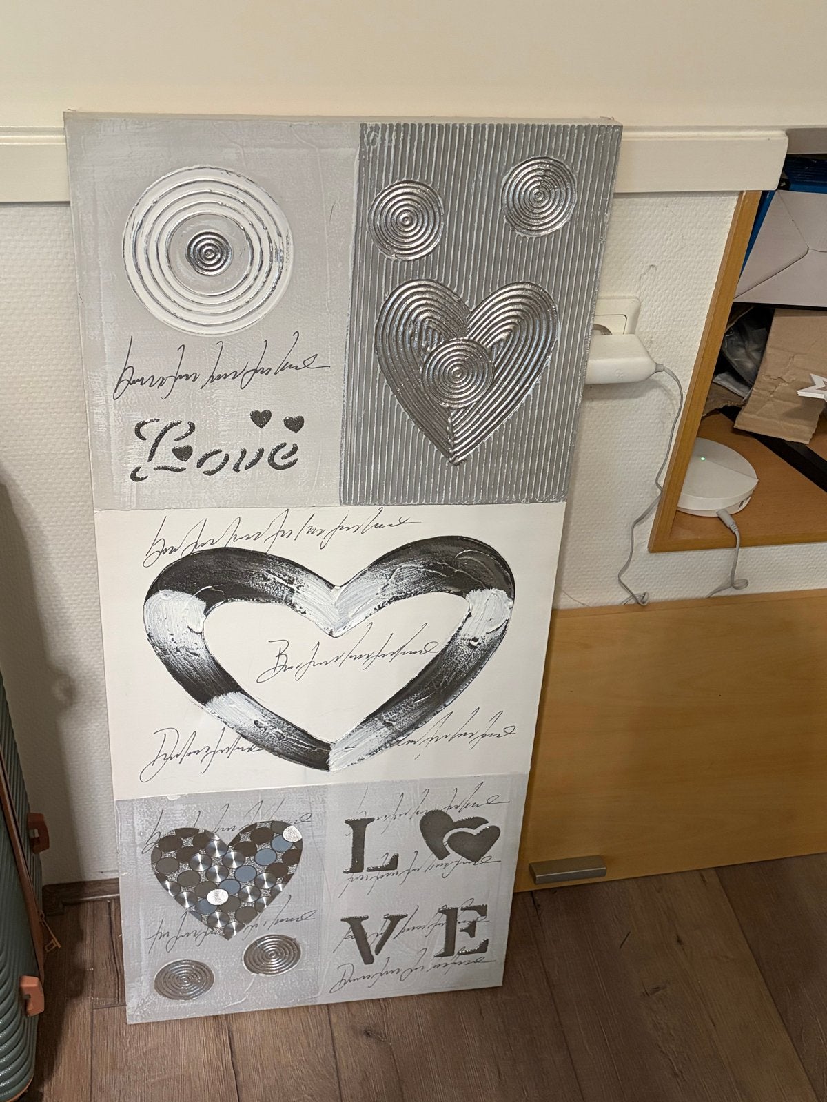 Decoratief schilderij met 'Love' en hartjes, Ophalen of Verzenden, Gebruikt, Grijs, Modern