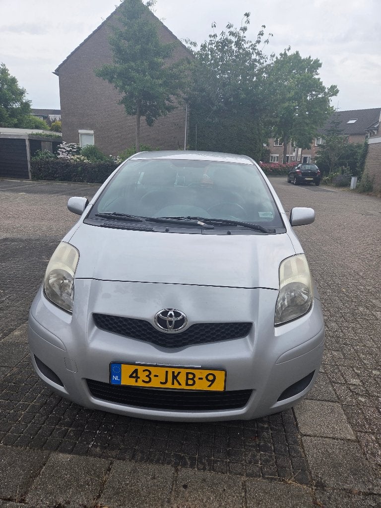 Toyota Yaris 1.3 16V Vvt-i 5DR 2009 Grijs, Voorwielaandrijving, 1025 kg, Stof, 40 €/maand