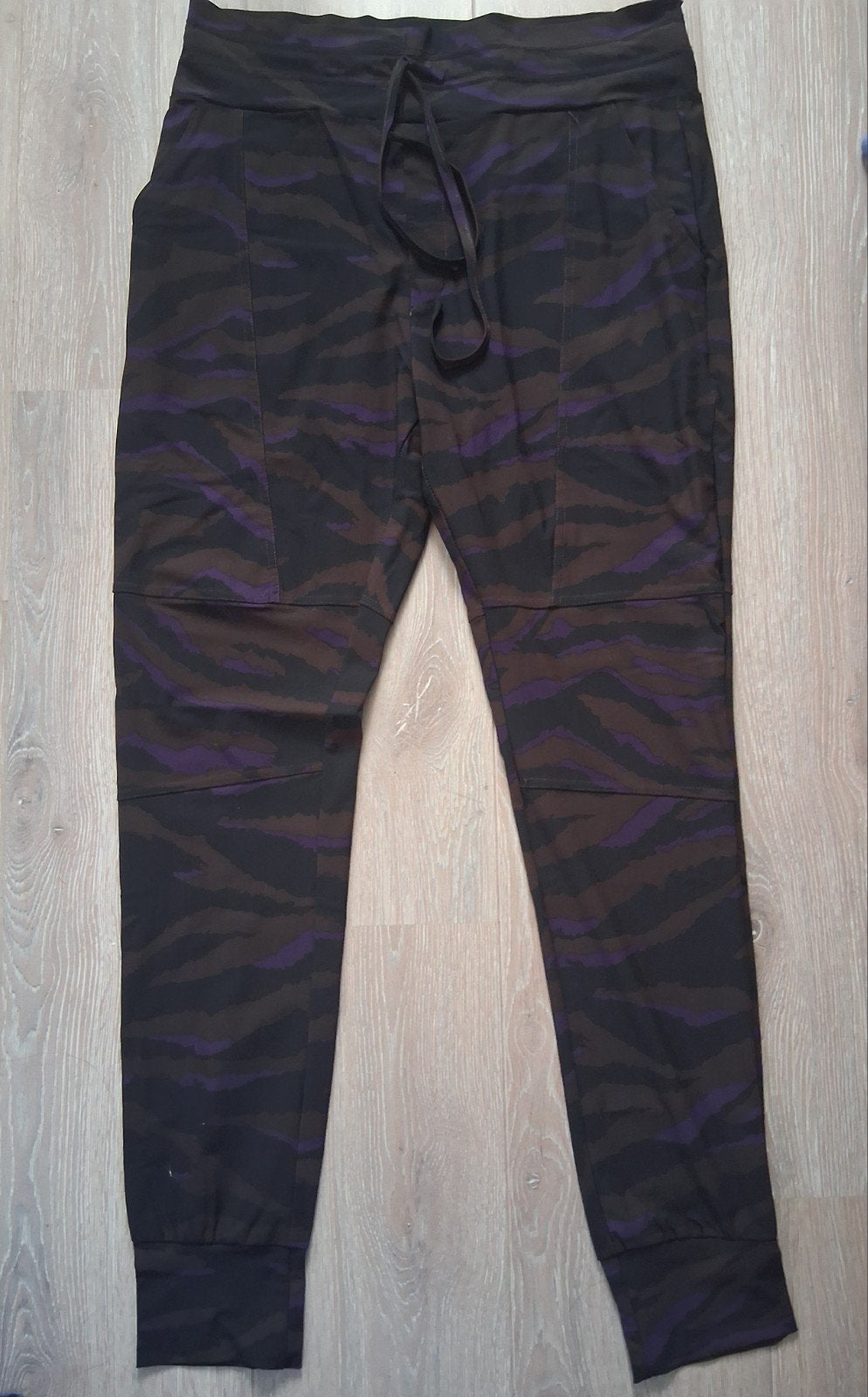 Travelstof broek camouflage paars bruin grijs maat L/XL, Kleding | Dames, Overige kleuren, Maat 42/44 (L), Ophalen of Verzenden